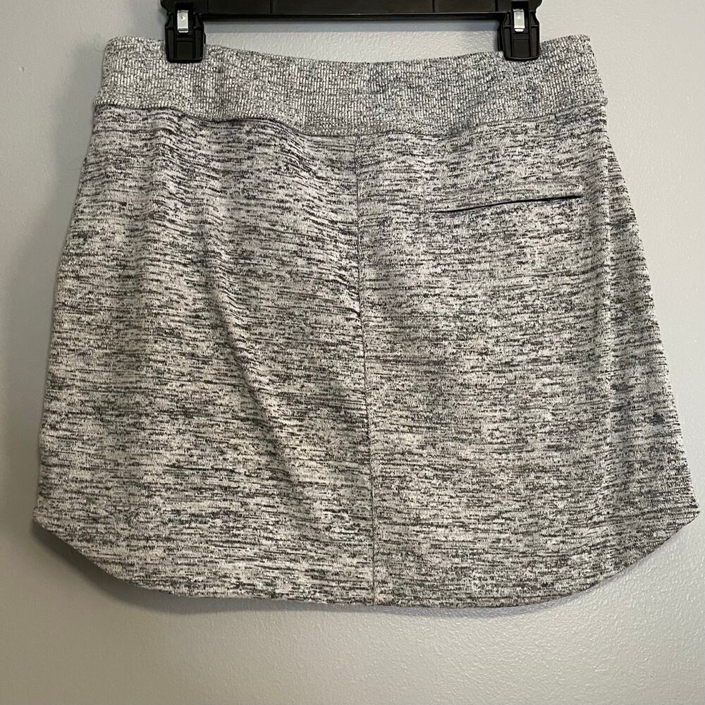 Athleta Downplay Heather Gray Drawstring Skirt - image 5